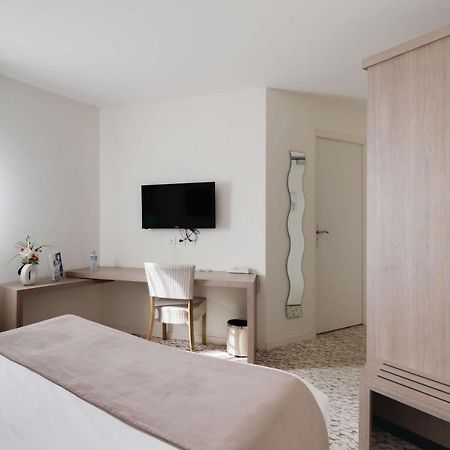 Brit Hotel Alghotel Cancale Eksteriør billede