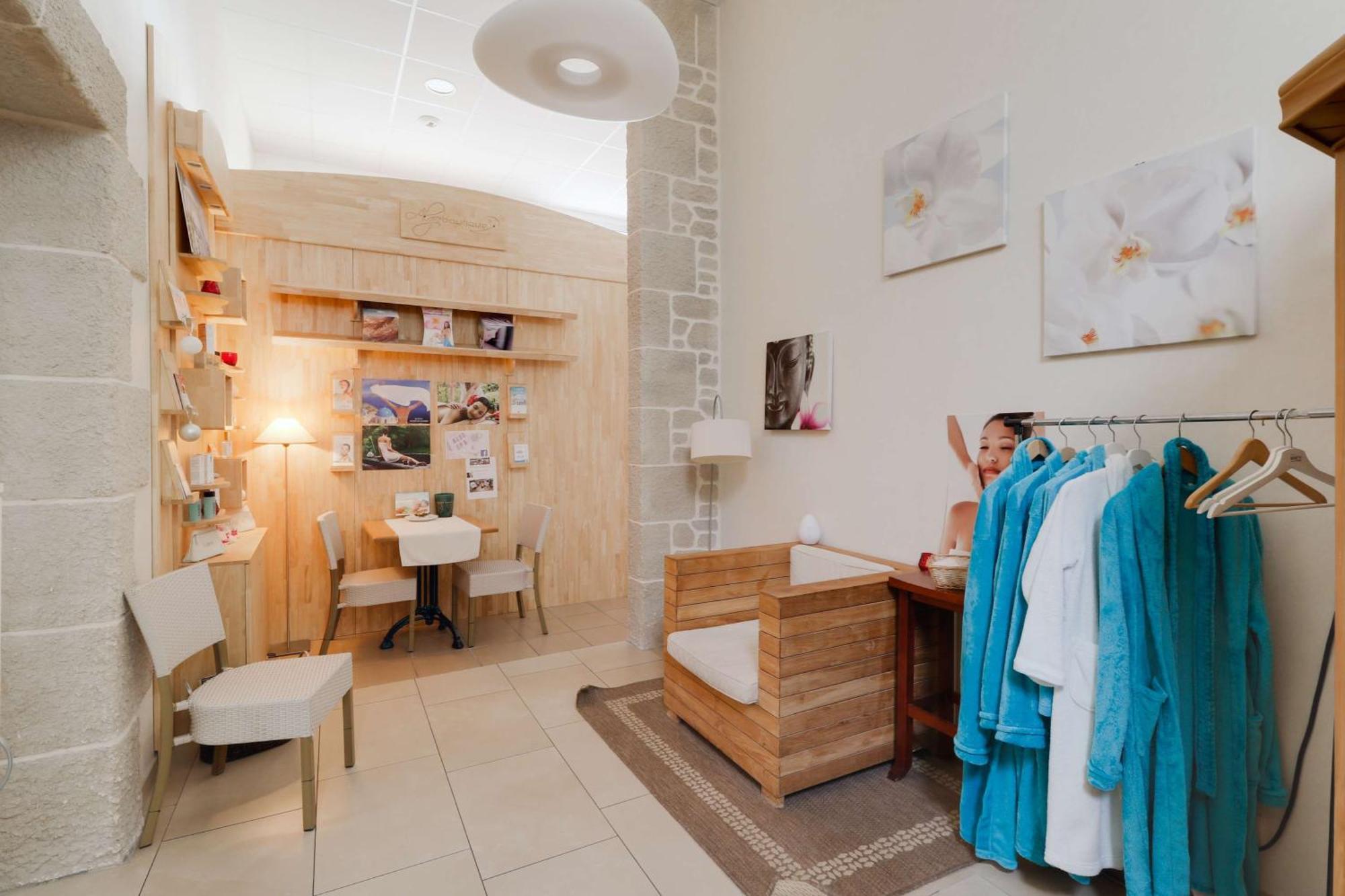 Brit Hotel Alghotel Cancale Eksteriør billede