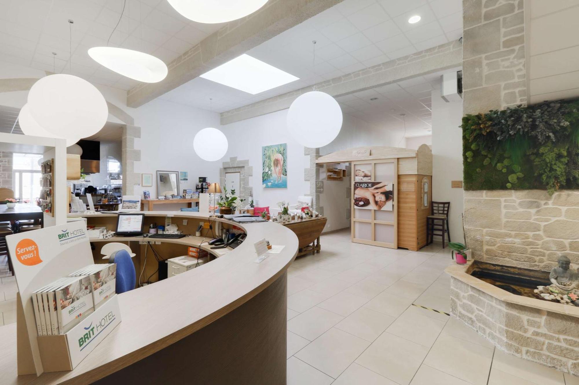 Brit Hotel Alghotel Cancale Eksteriør billede